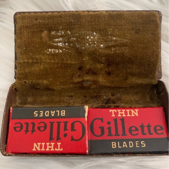 Vintage razors with vintage blades. Great for XMAS gift! - Picture 3 of 5